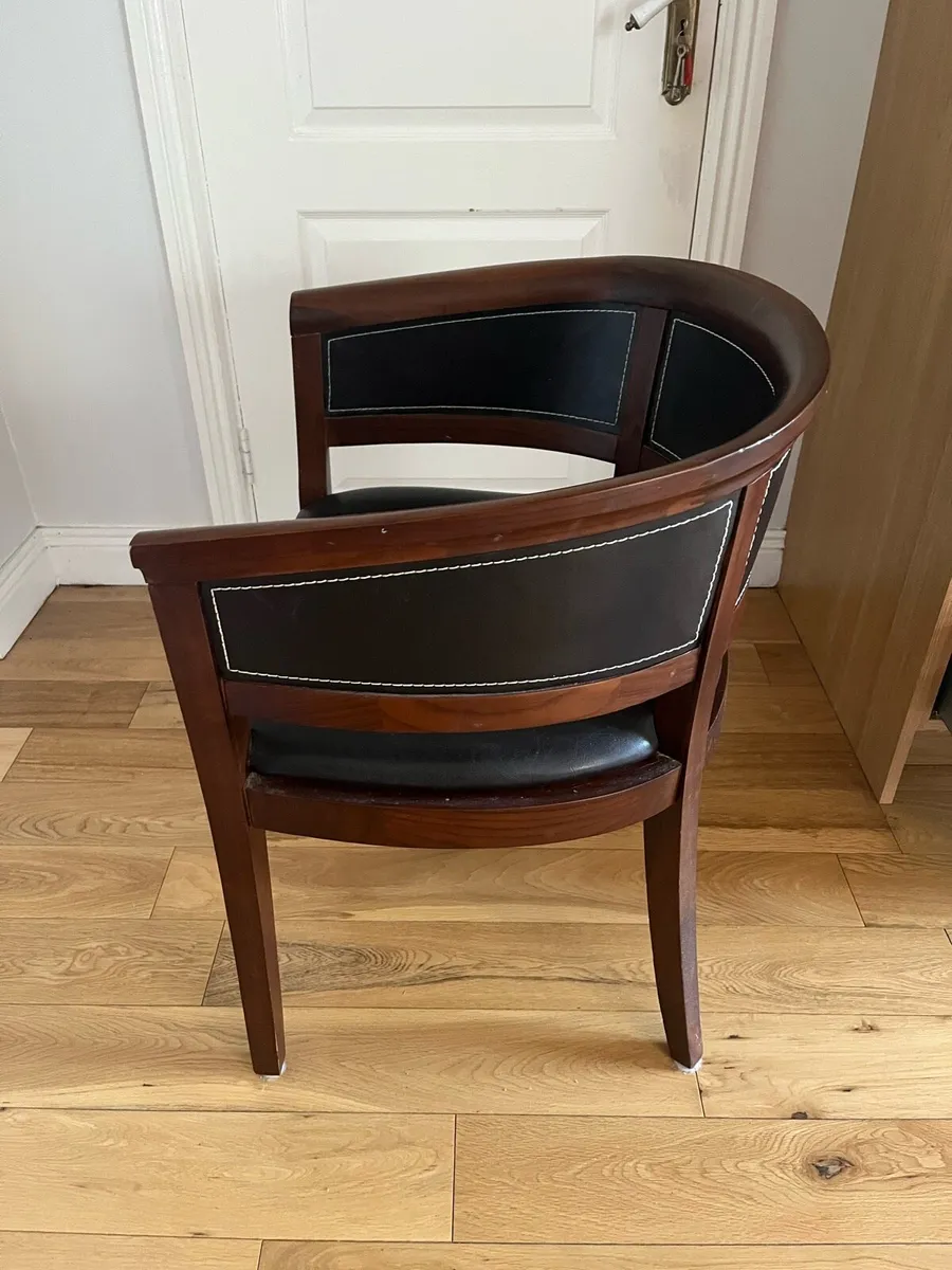Wooden barrel-back tub chair - Image 2