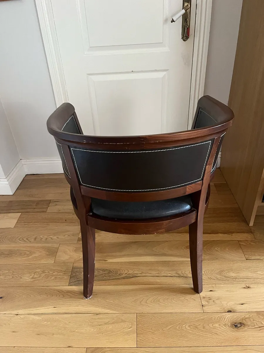Wooden barrel-back tub chair - Image 3