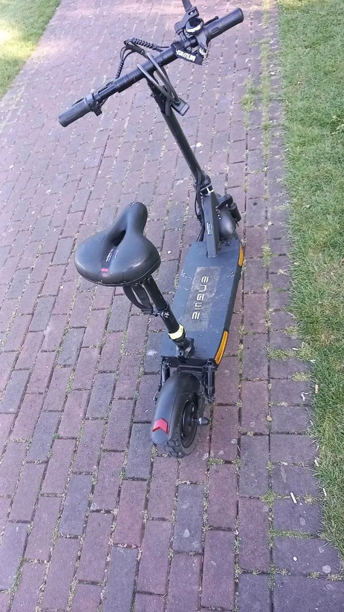 Scooter with seat - Image 1