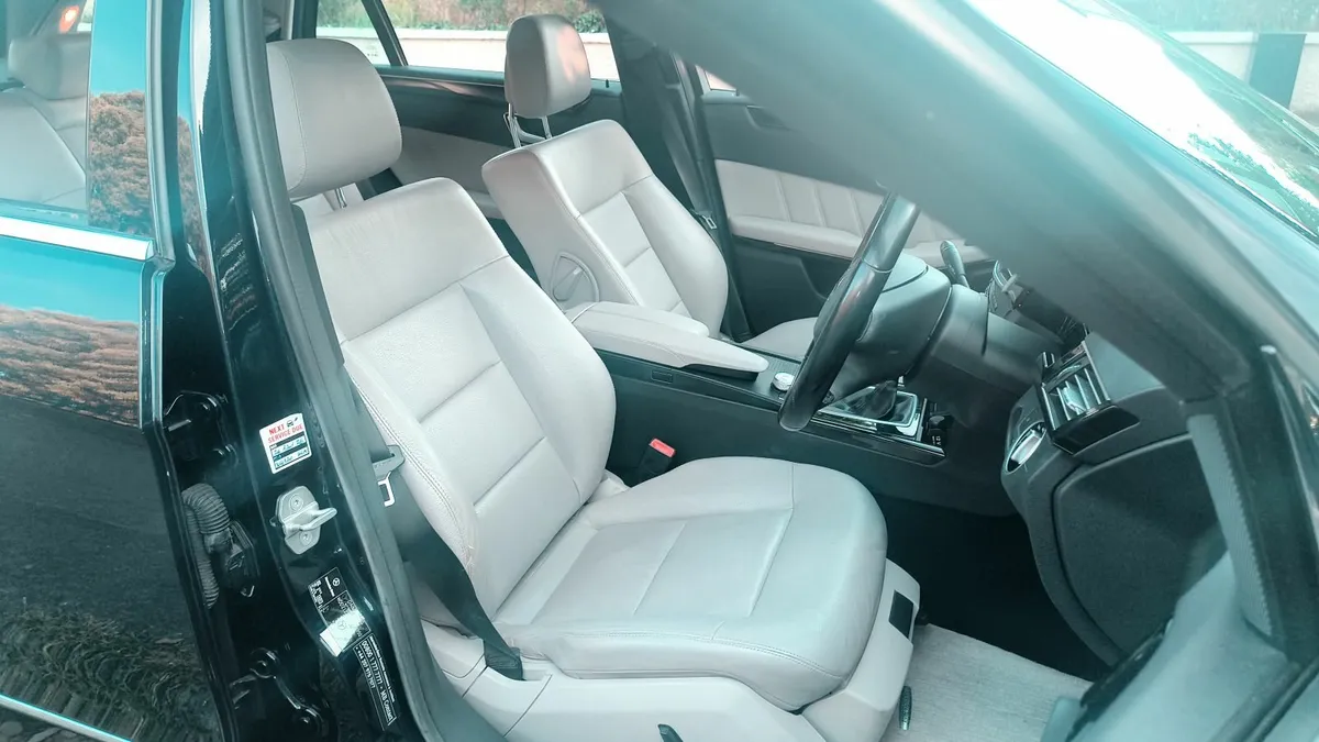Mercedes-Benz E-Class Estate 2011 - Image 4