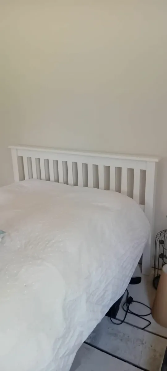 Bed frame - Image 1