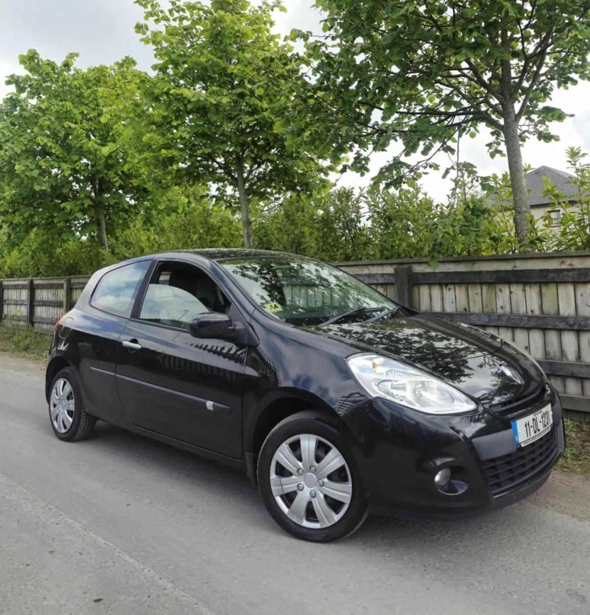 Renault Clio 2011 1.1 Petrol, Low Mileage - Image 1