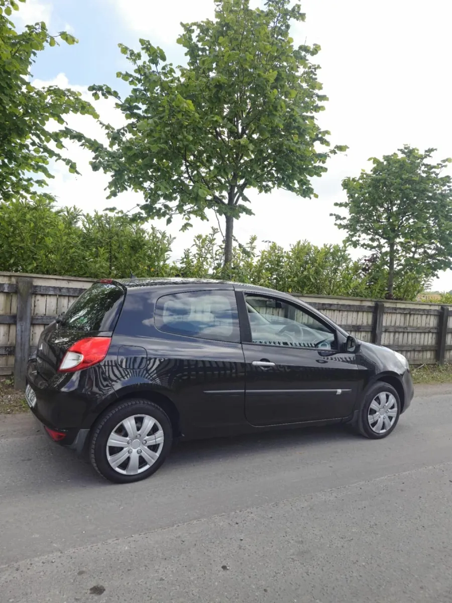 Renault Clio 2011 1.1 Petrol, Low Mileage - Image 3
