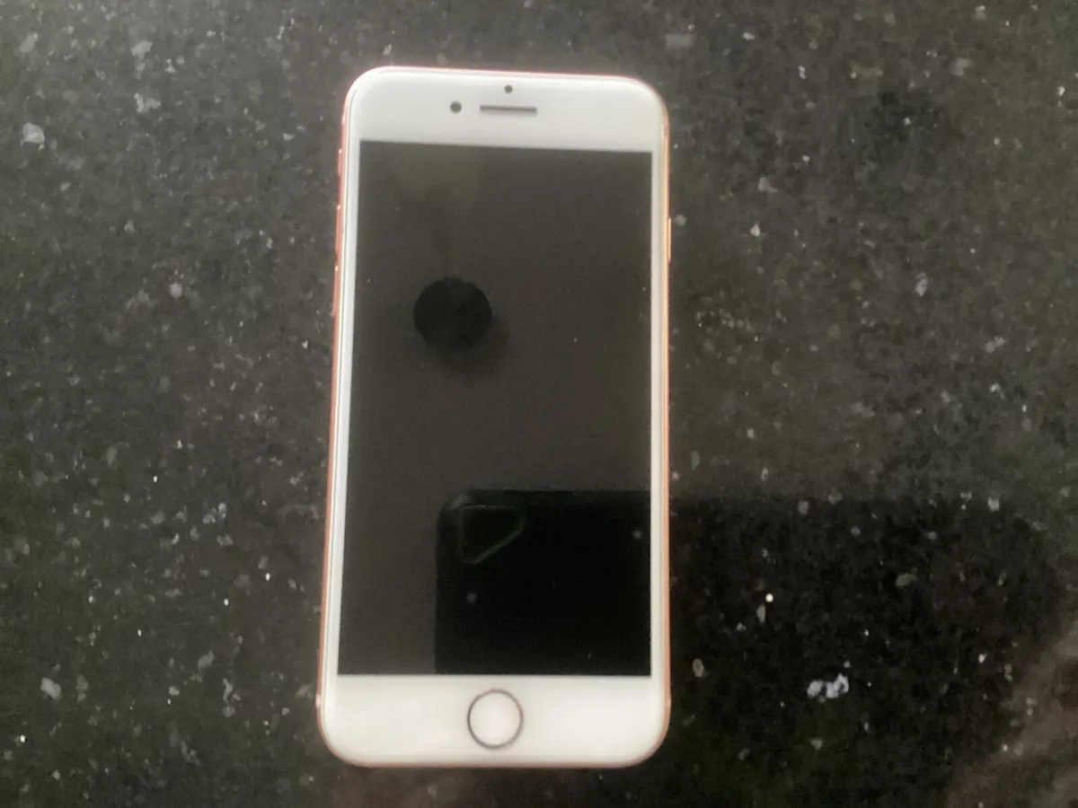 Iphone 8 - Image 2