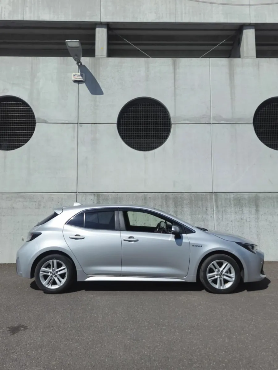 192 Toyota Corolla, 1.8 Hybrid Automatic, Low Mil - Image 3