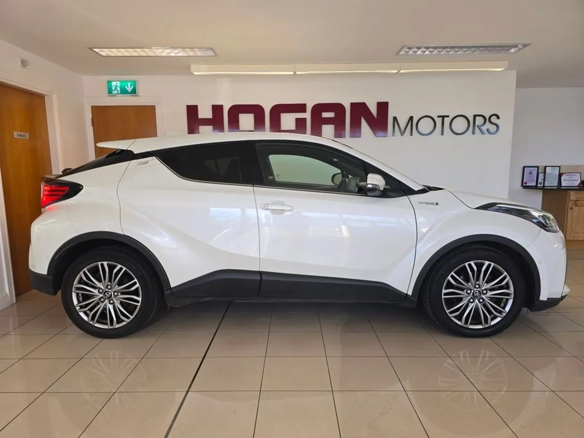 Toyota C-HR Hybrid SOL Automatic Best Spec - Image 3