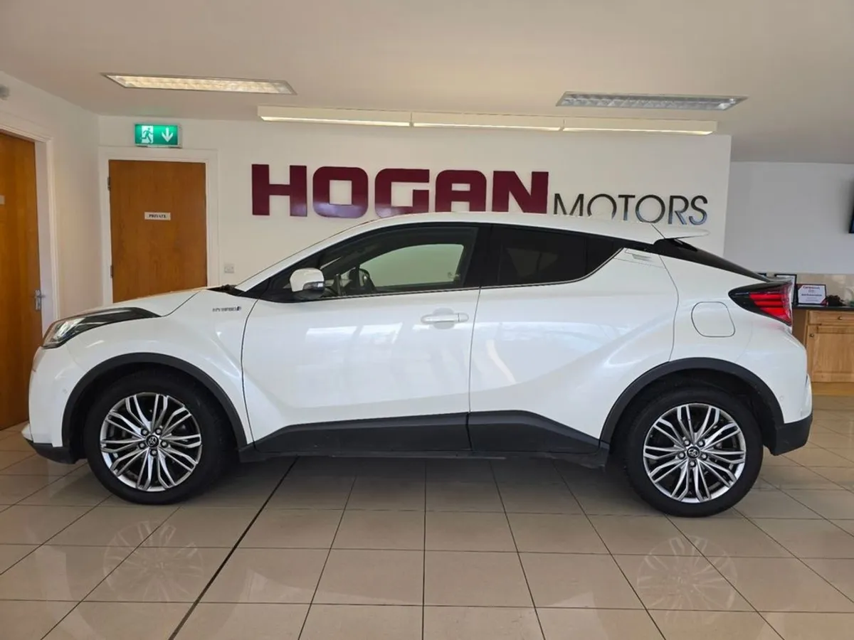 Toyota C-HR Hybrid SOL Automatic Best Spec - Image 4