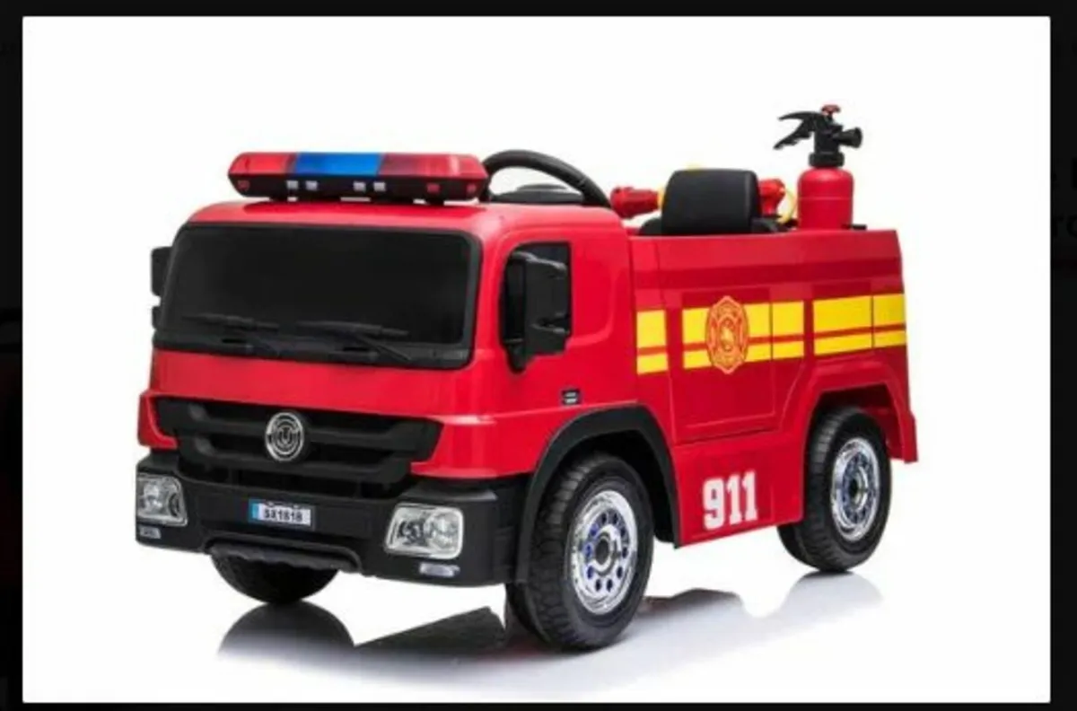 Kids’ 12V Electric Red Fire Engine Ride-On – Water