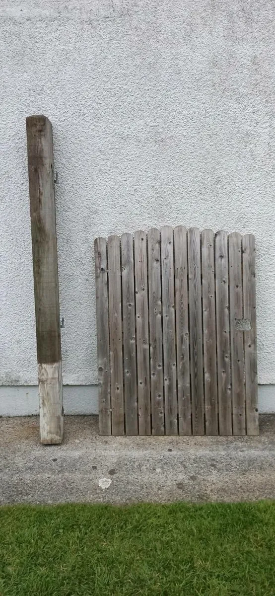Timber Garden Door and Post - Image 1