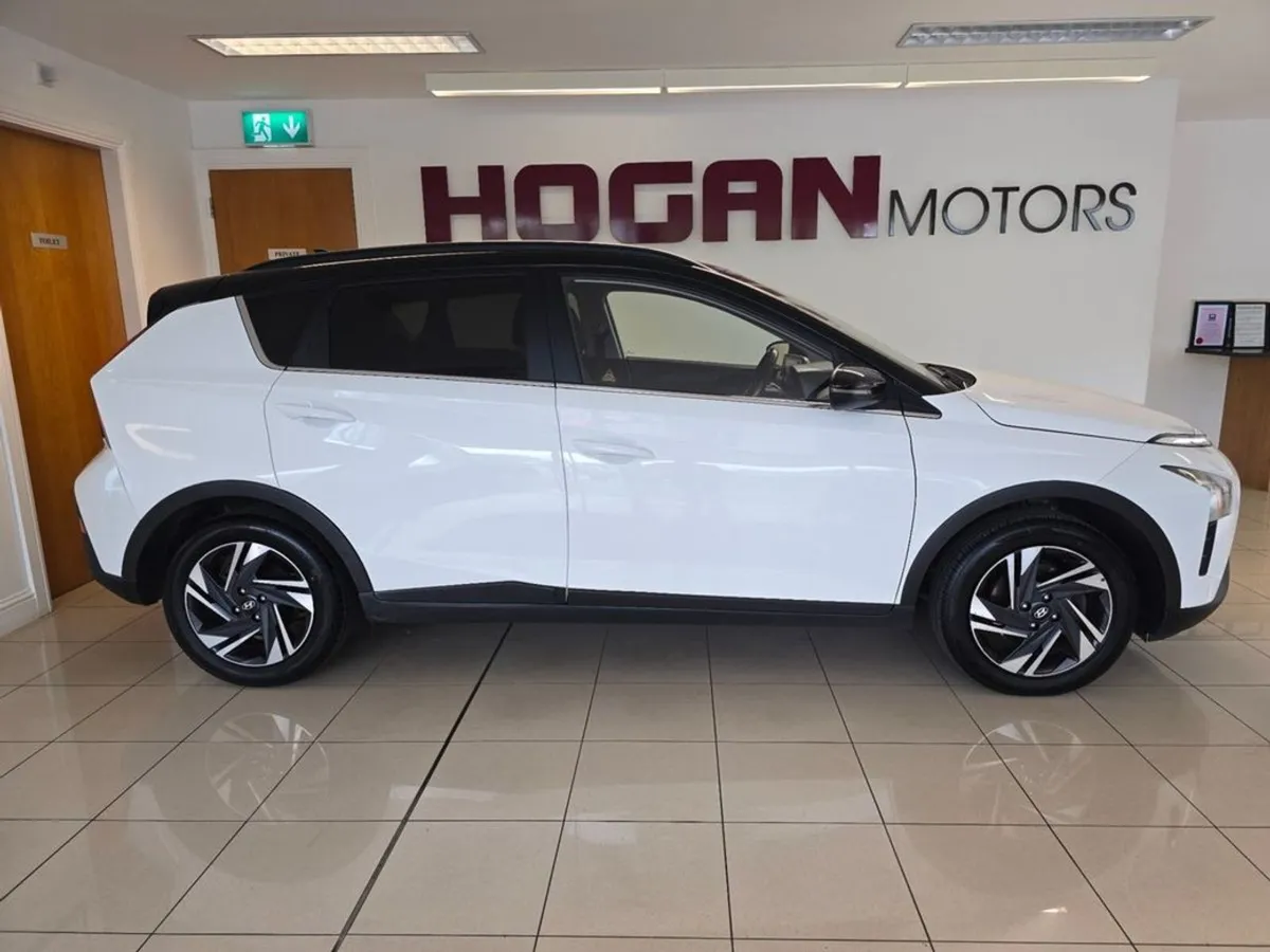 Hyundai Bayon Executive 2 Tone 5DR - Image 3