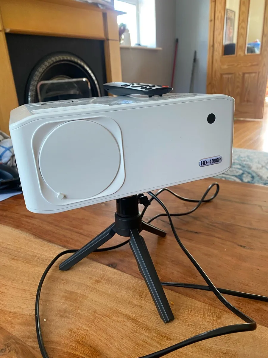 4k projector - Image 1