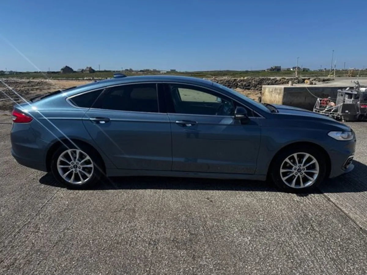 Ford Mondeo Titanium 5D 2.0td150 M6 FWD 4D - Image 2