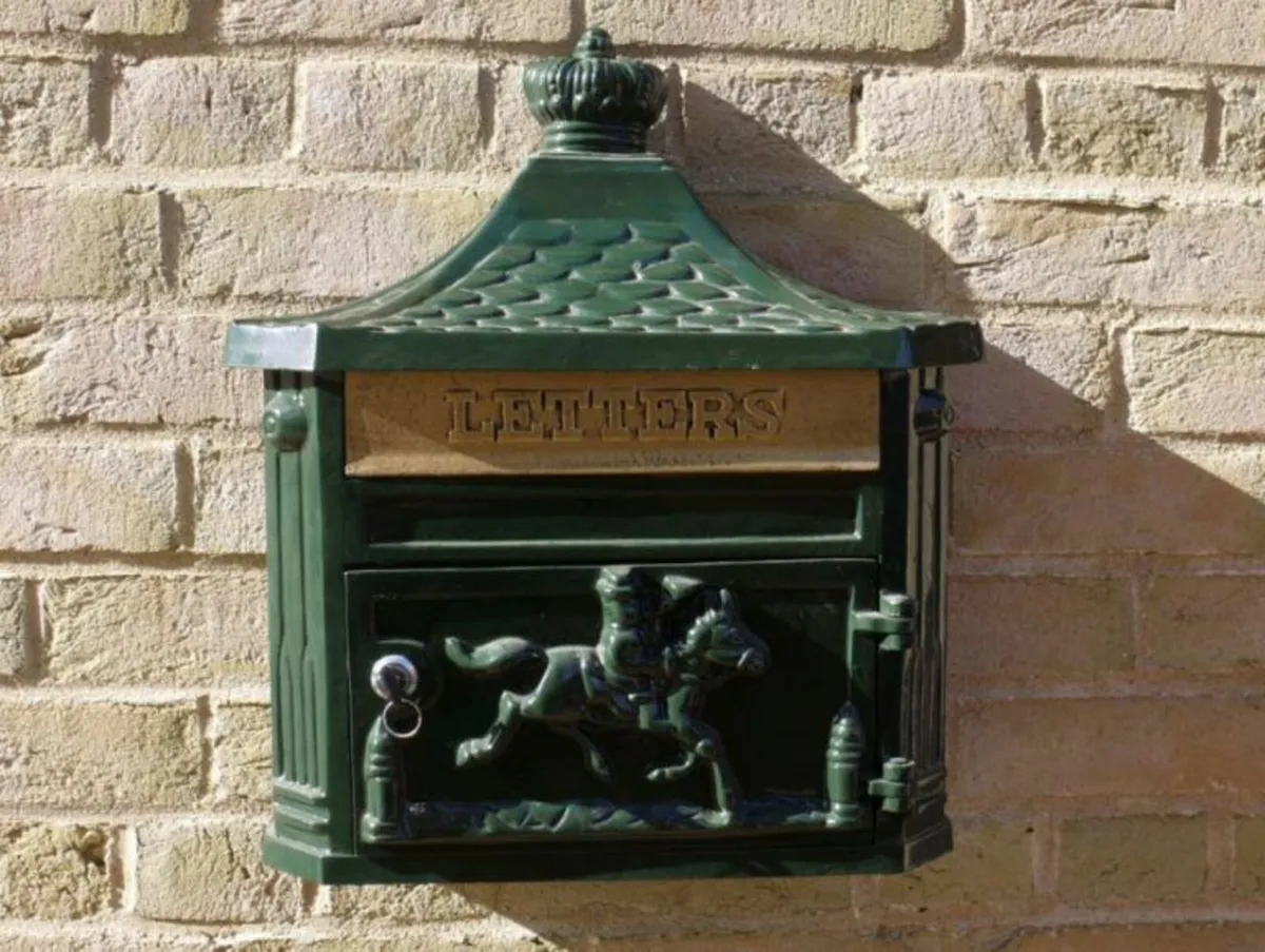 Aluminium Post Box – Wall Mounted – Green – D1197