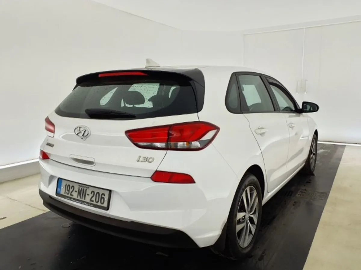 Hyundai i30 I 30 Deluxe 1.6 5dr - 1598cc - Image 3