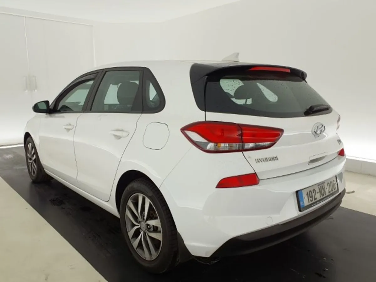 Hyundai i30 I 30 Deluxe 1.6 5dr - 1598cc - Image 4