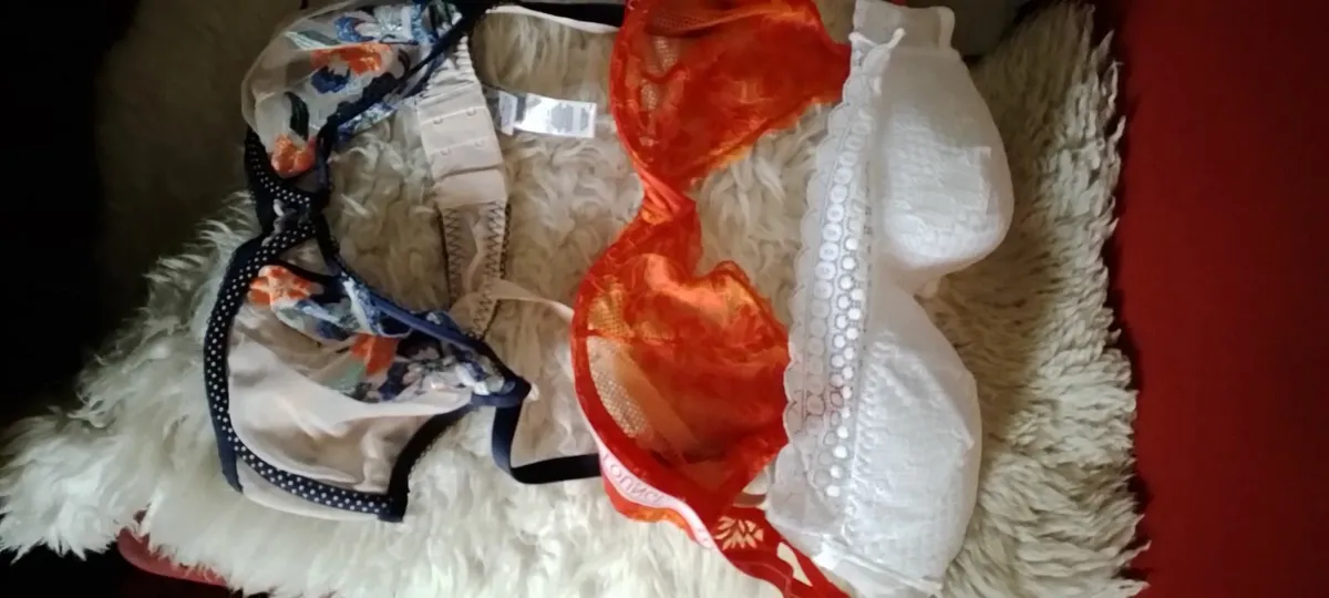 Crossdresser? Bras - Image 2