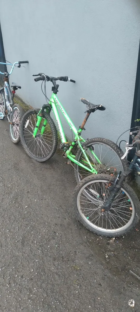 3 bikes for parts only 40e for the 3 - Image 3