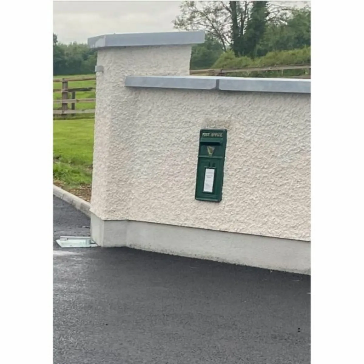 Irish cast iron post box – H233 - Image 2