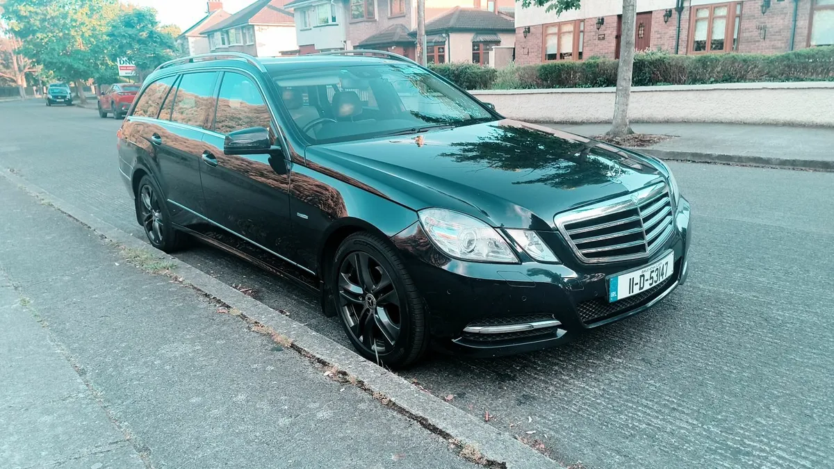 Mercedes-Benz E-Class Estate 2011 - Image 2