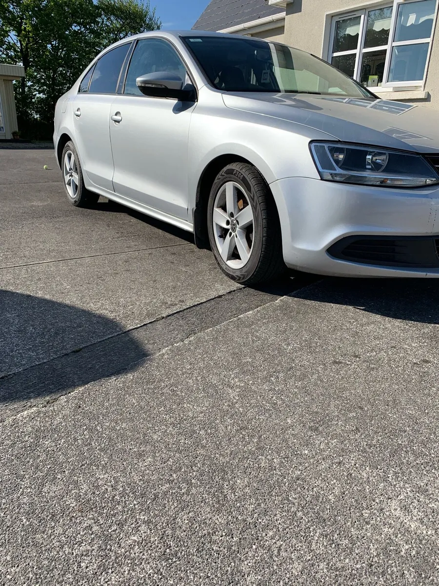 VW Jetta 2012 - Image 2