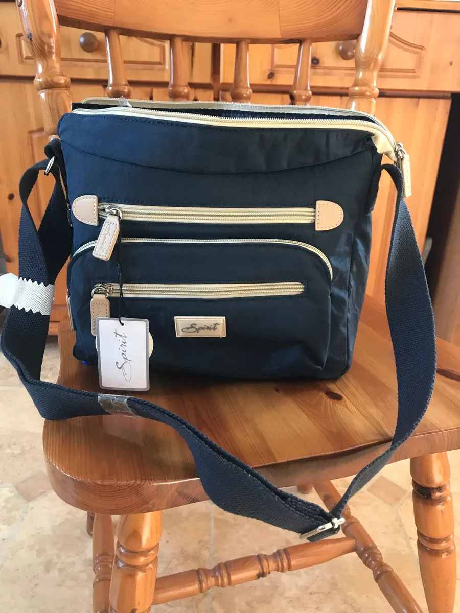 New Navy Shoulderbag €25 - Image 3