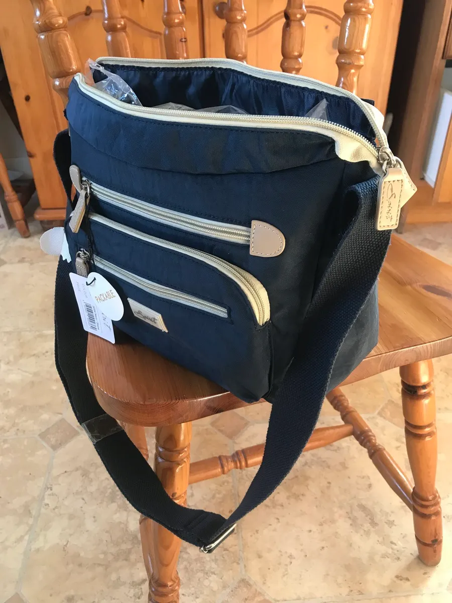New Navy Shoulderbag €25 - Image 2