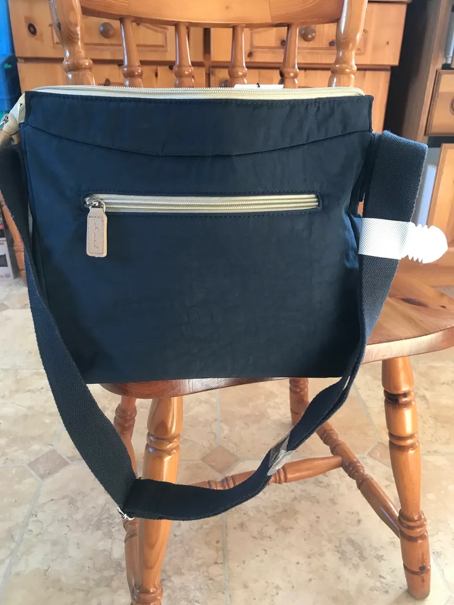 New Navy Shoulderbag €25 - Image 4