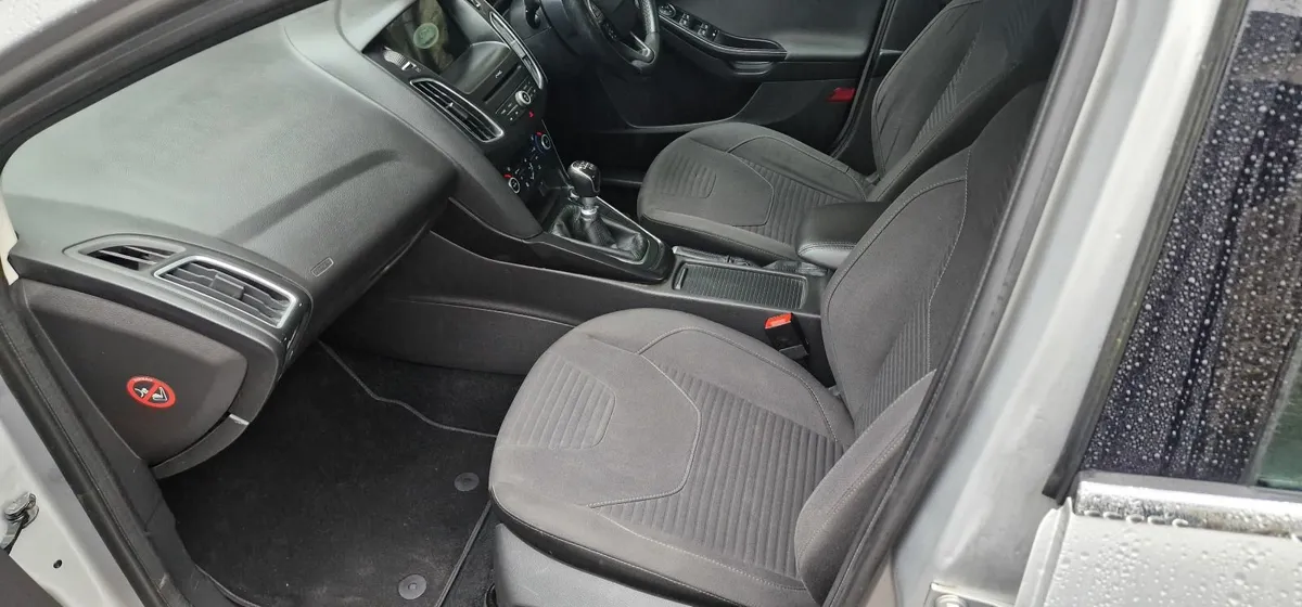 Ford Focus 2017 - Image 2