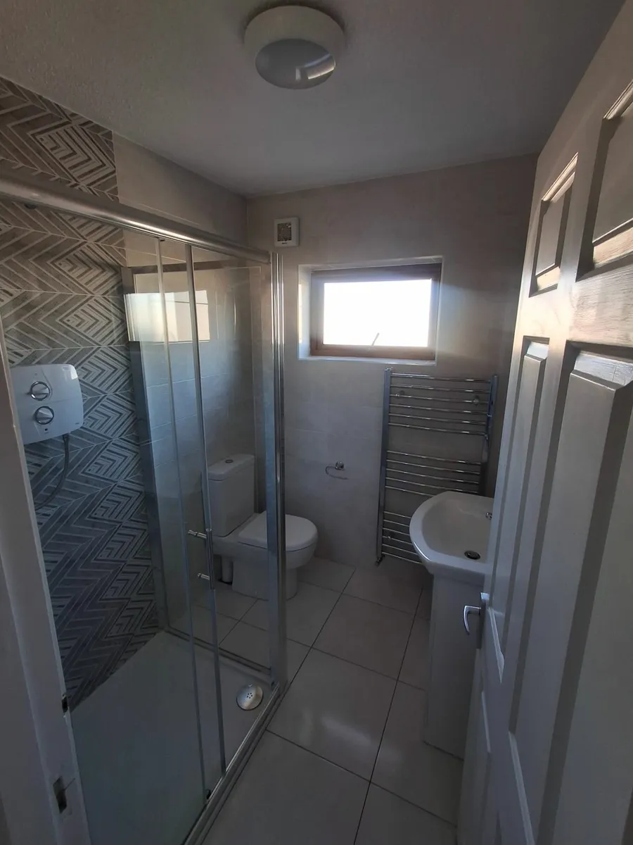Bathroom renovation, plumbing, tiling. - Image 1