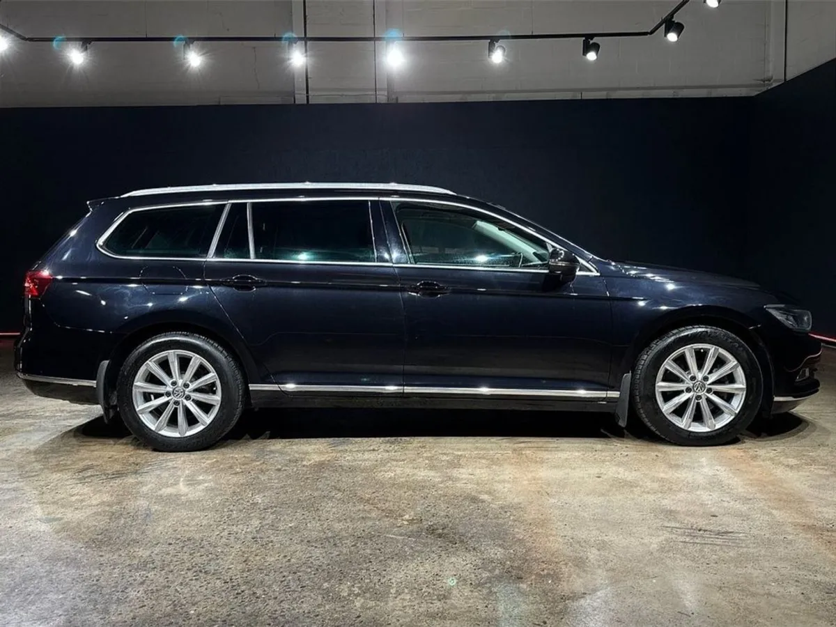 Volkswagen Passat 1.4 TSI Elegance L - Automatic - Image 2