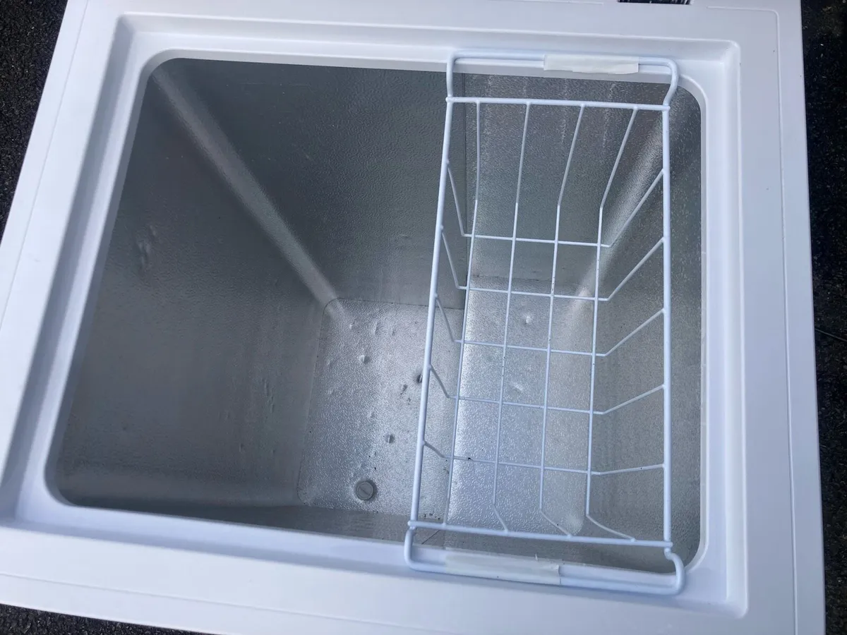 Small chest freezer - Image 2