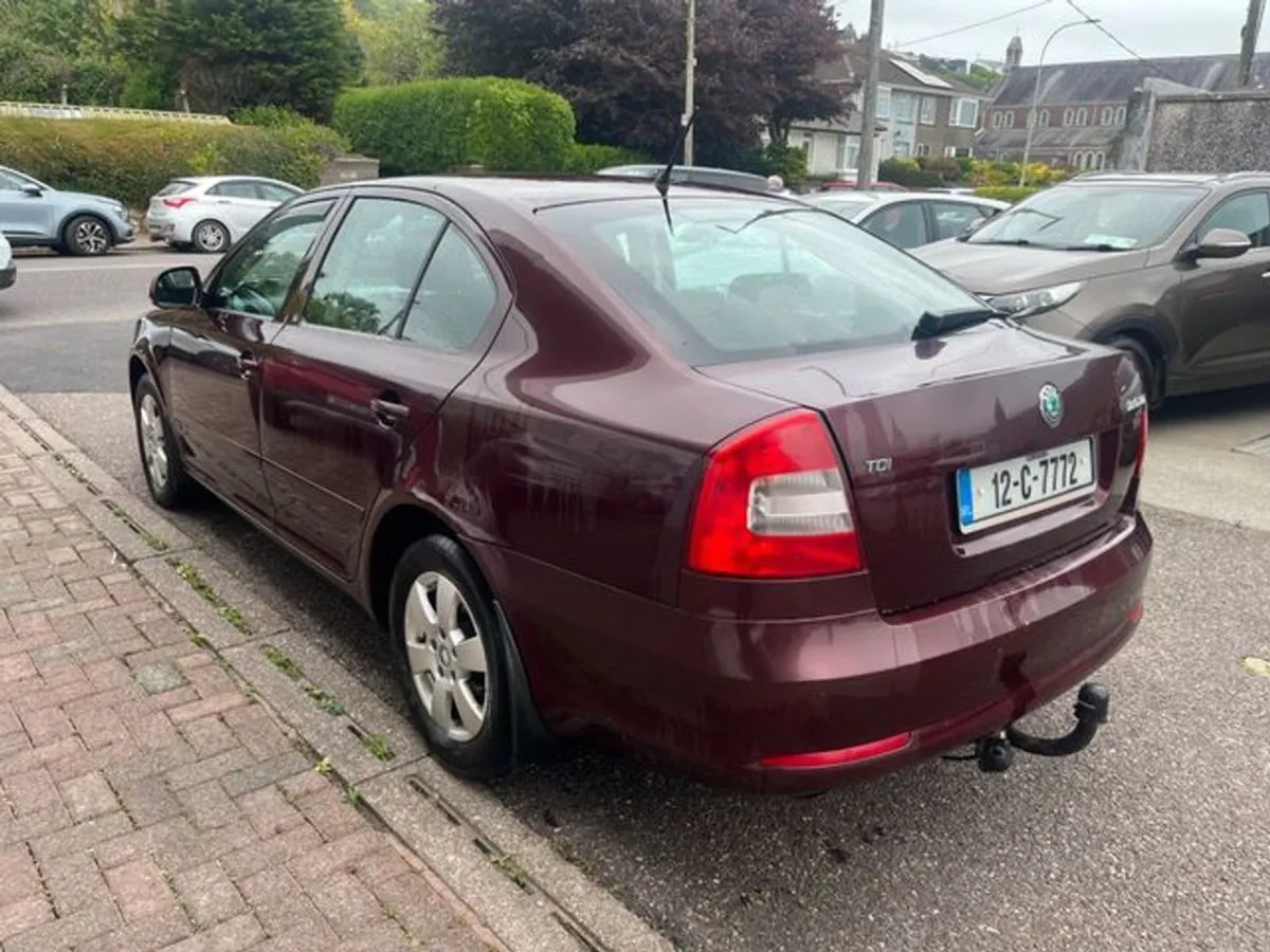 Skoda Octavia Eleg 1.6cr TDI 105HP 4DR - Image 3