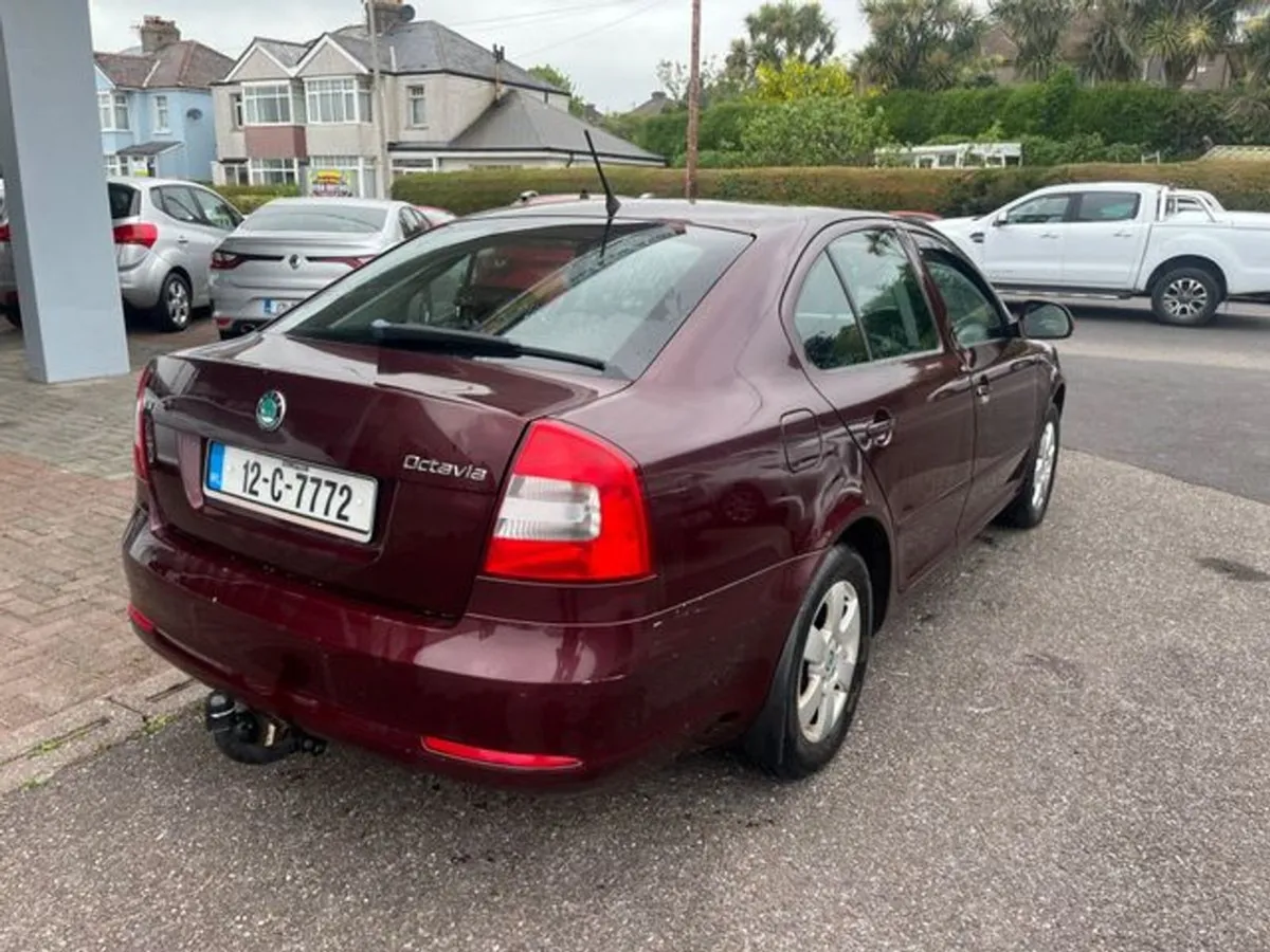 Skoda Octavia Eleg 1.6cr TDI 105HP 4DR - Image 4