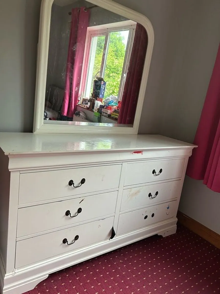 6 drawer dresser & mirror - Image 1
