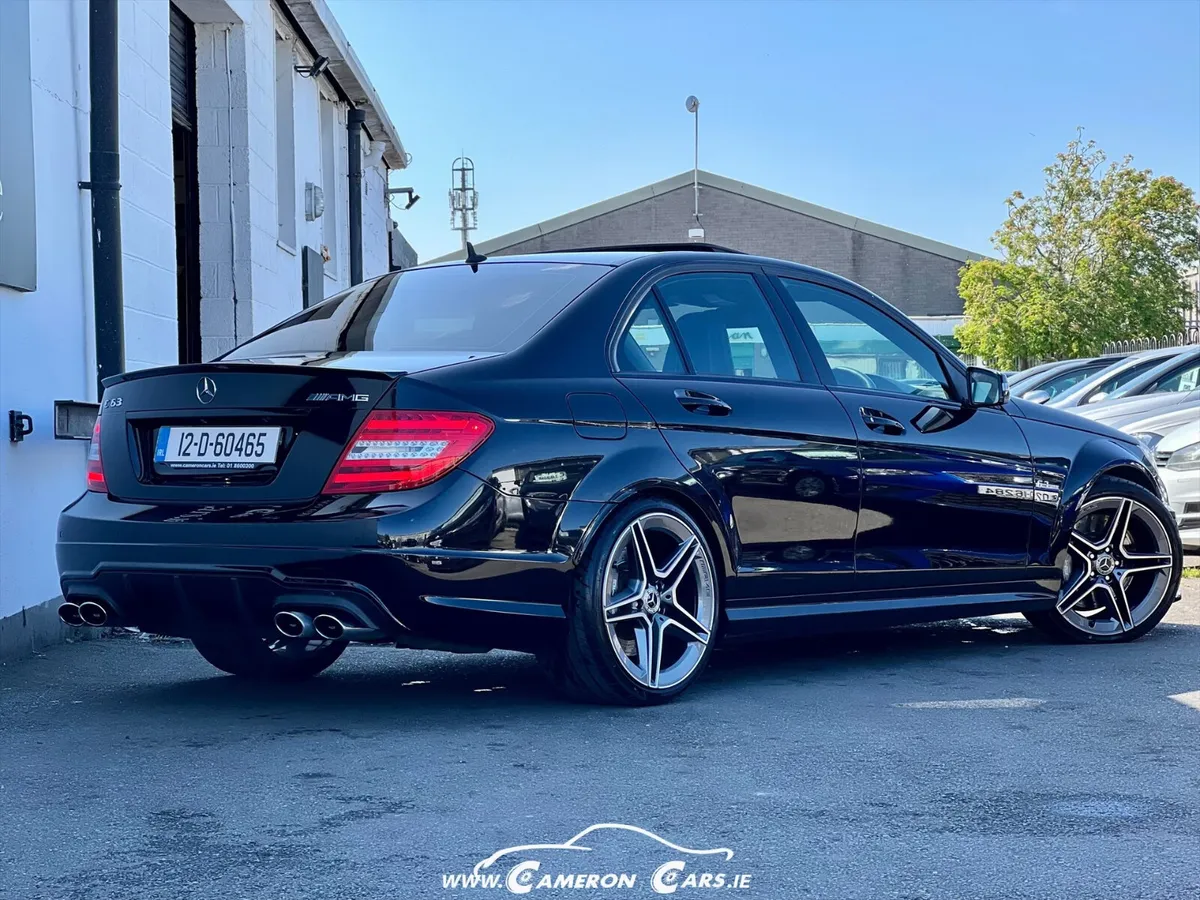 MERCEDES BENZ C63 AMG ICONIC RAW POWER V8 - Image 4