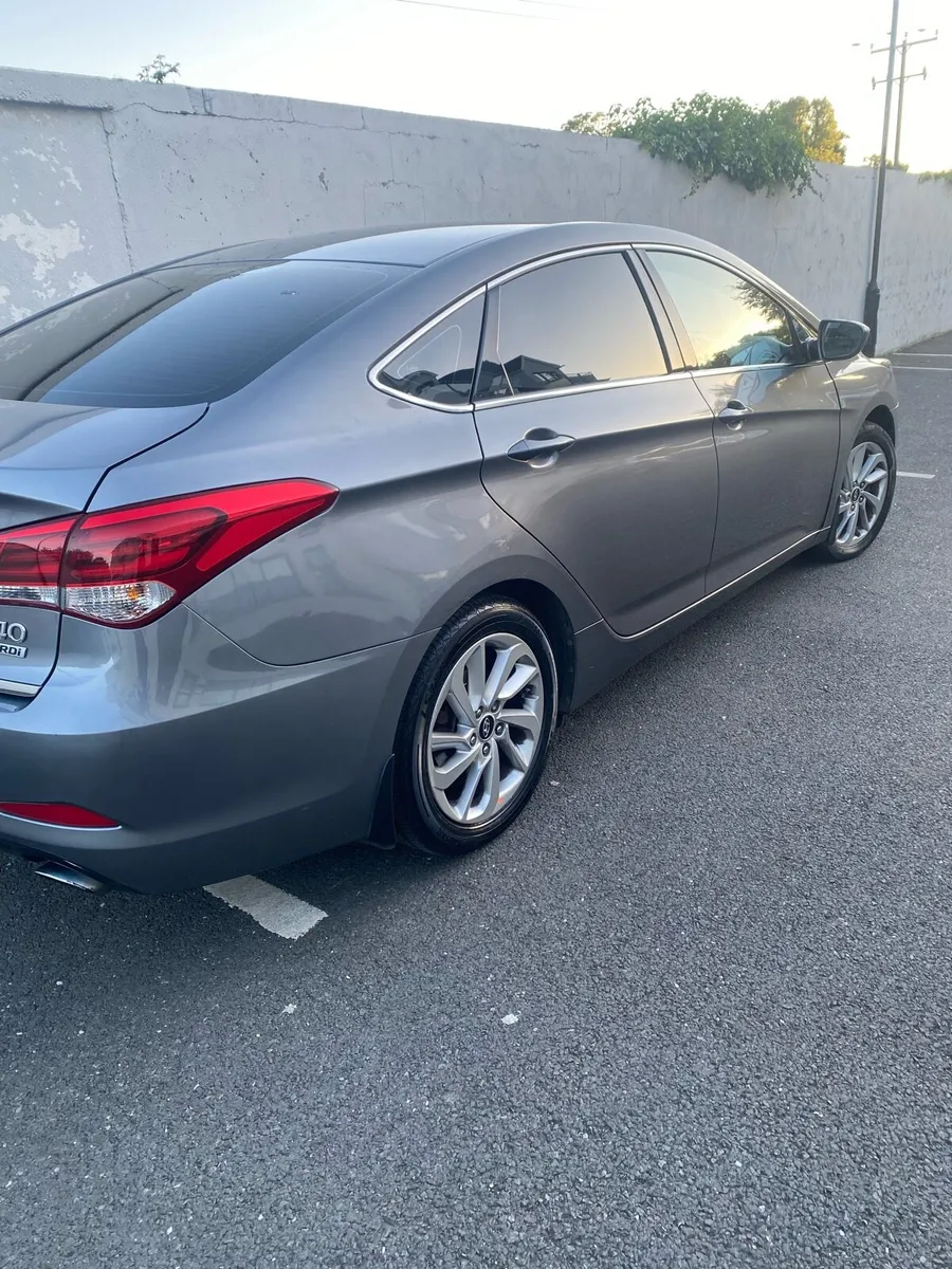 Car - Image 2
