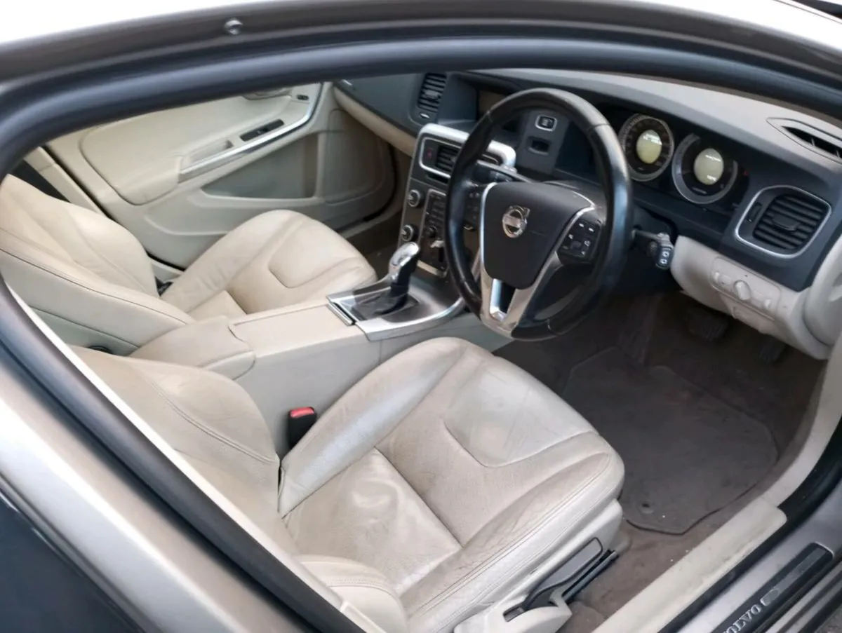 Volvo V60 Automatic Read Description - Image 2