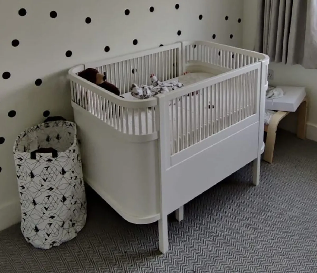 Sebra, Extendable Cot Bed, Baby & Jr, Classic White - Image 1