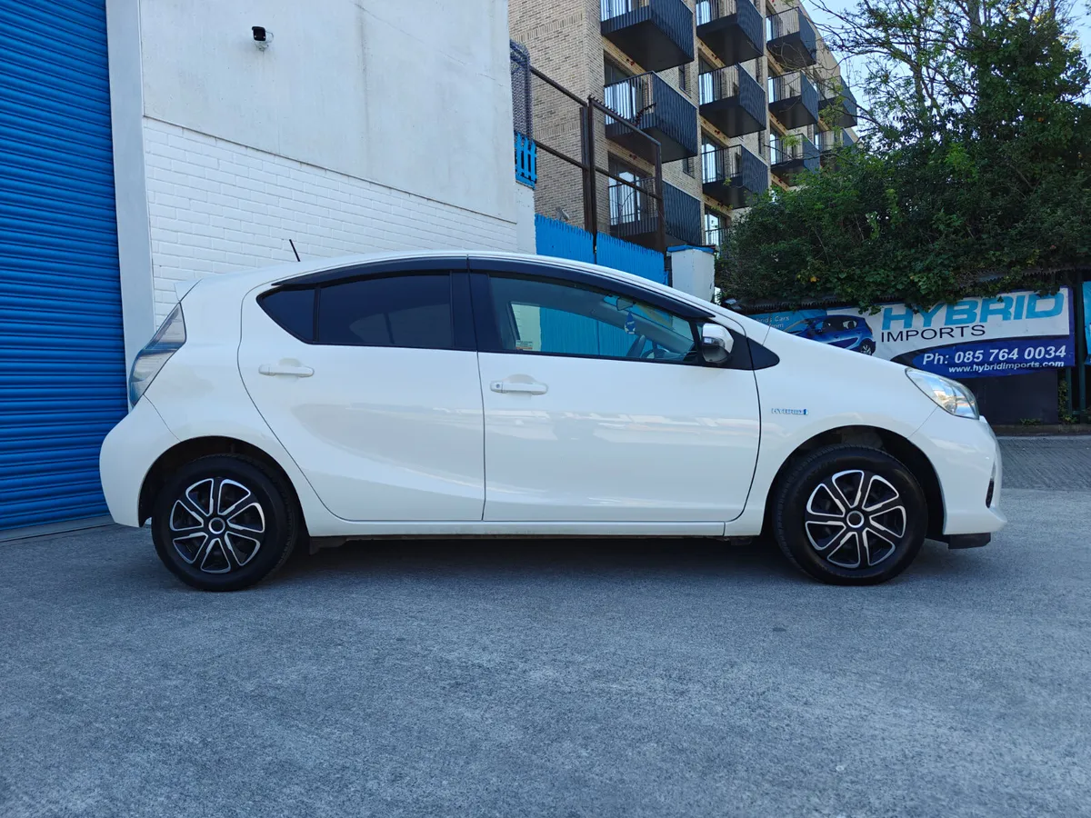2014 TOYOTA AQUA 1.5L HYBRID - Image 4