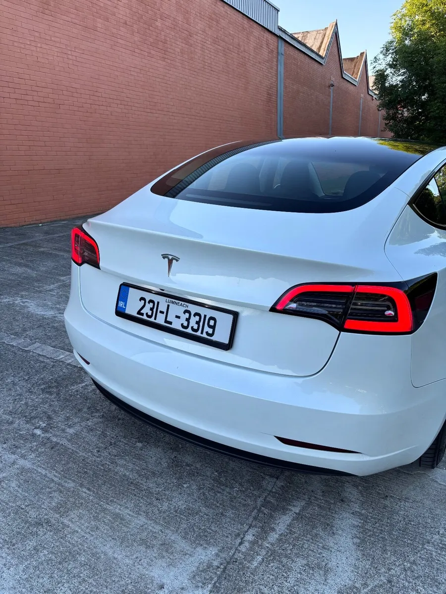 Tesla Model 3 2023 - Image 4