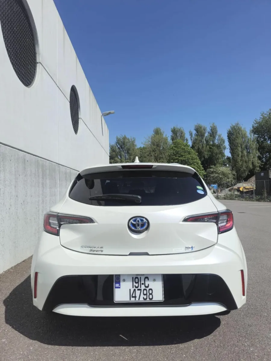 191 Toyota Corolla, 1.8 Hybrid Automatic, Low Mil - Image 4