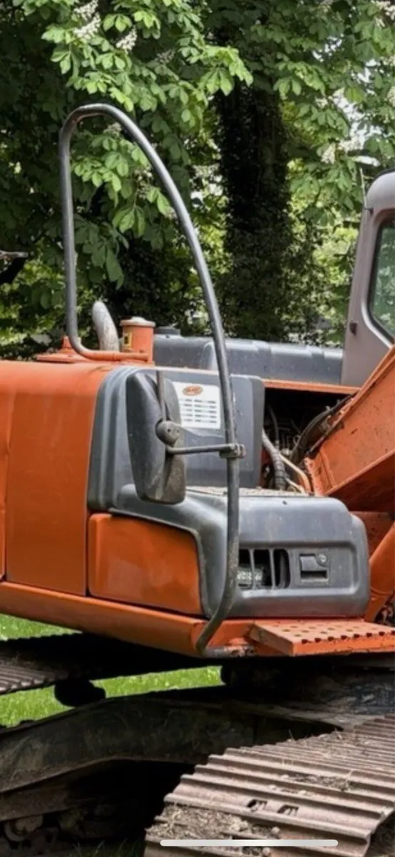Hitachi Zaxis130-1. / ex120-5 front tool box - Image 1