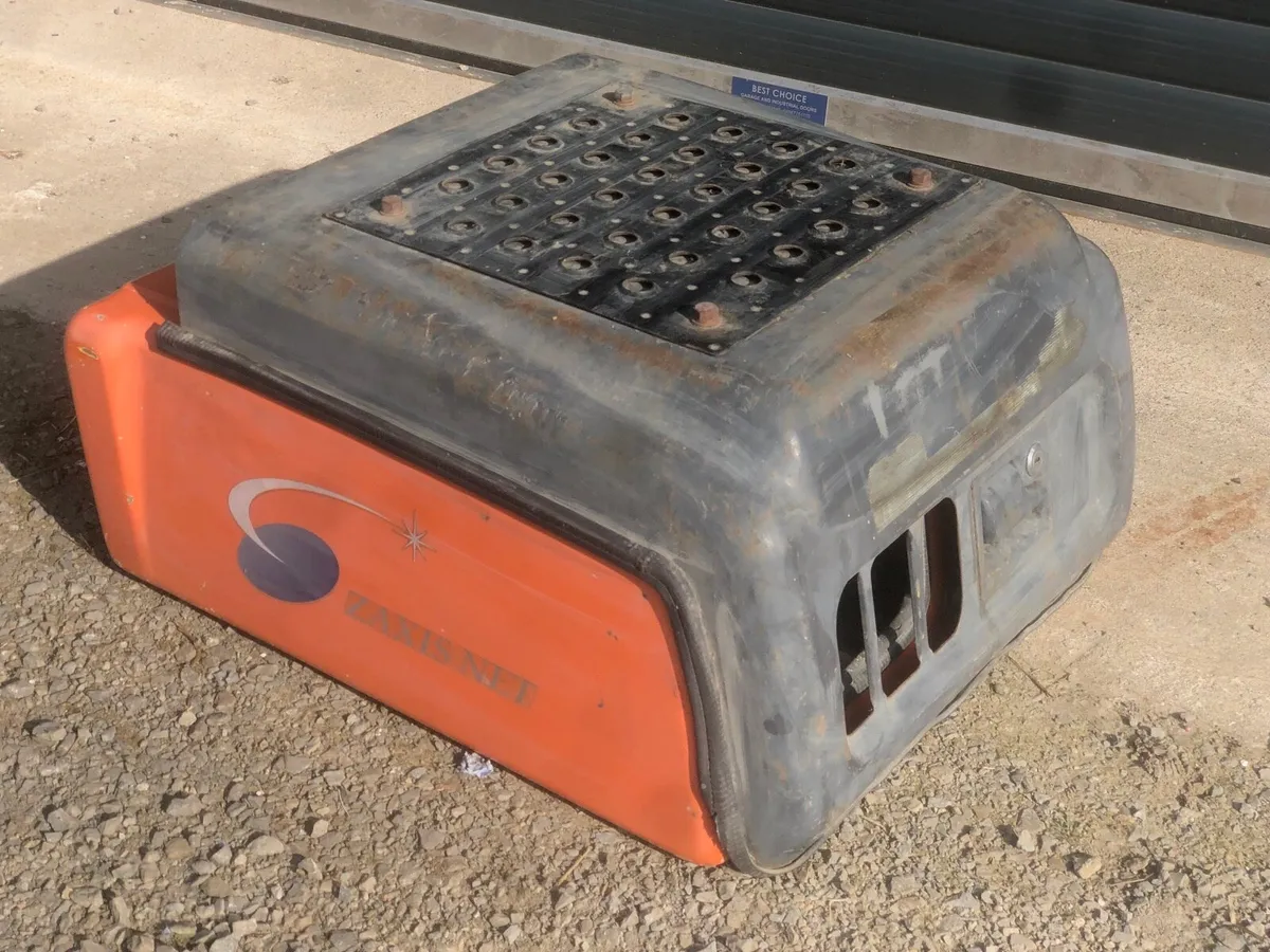 Hitachi Zaxis130-1. / ex120-5 front tool box - Image 4