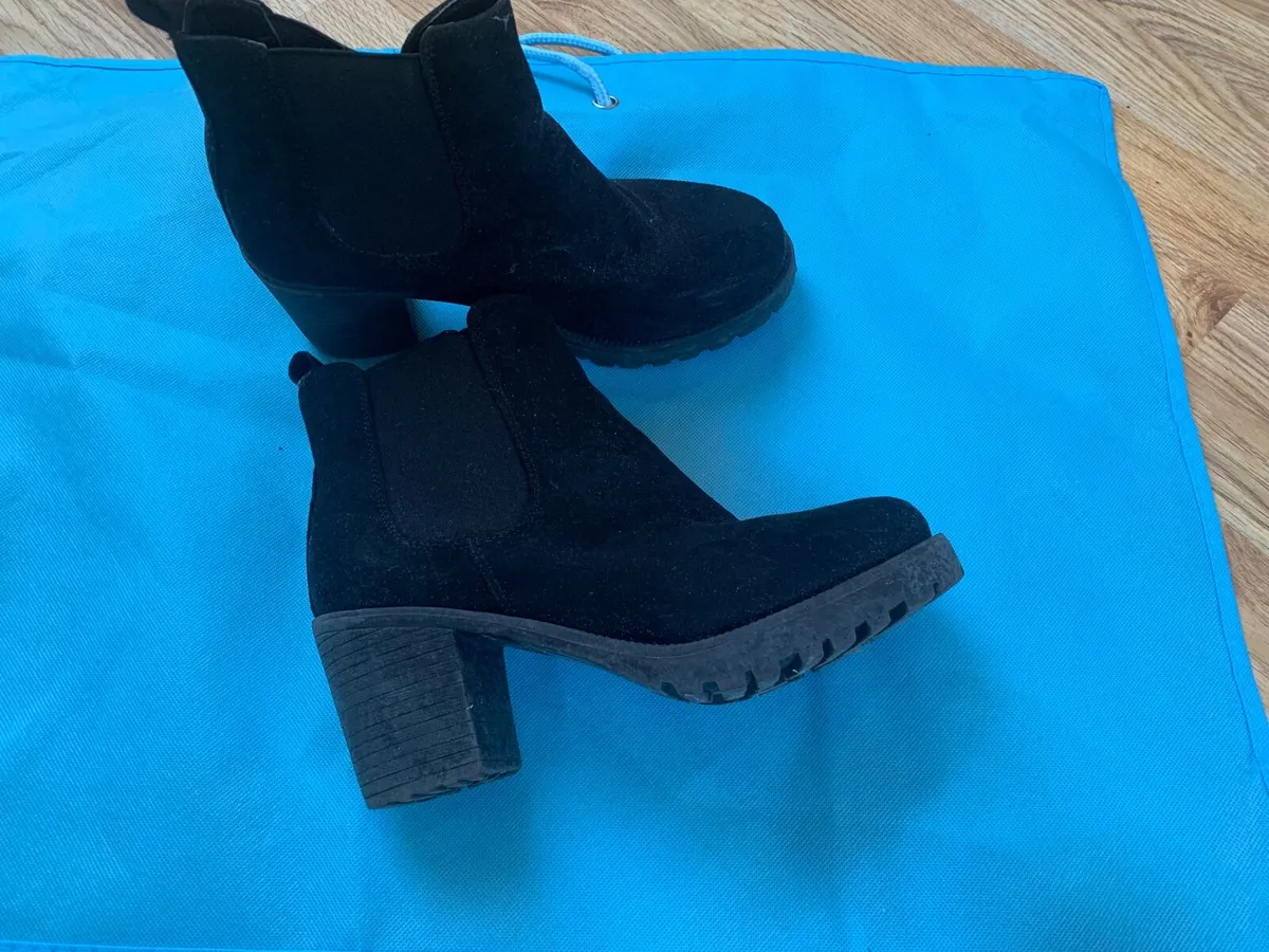 Boots - Image 2