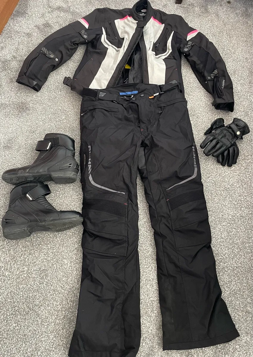 Full set of women’s Motorbike clothes - Image 1
