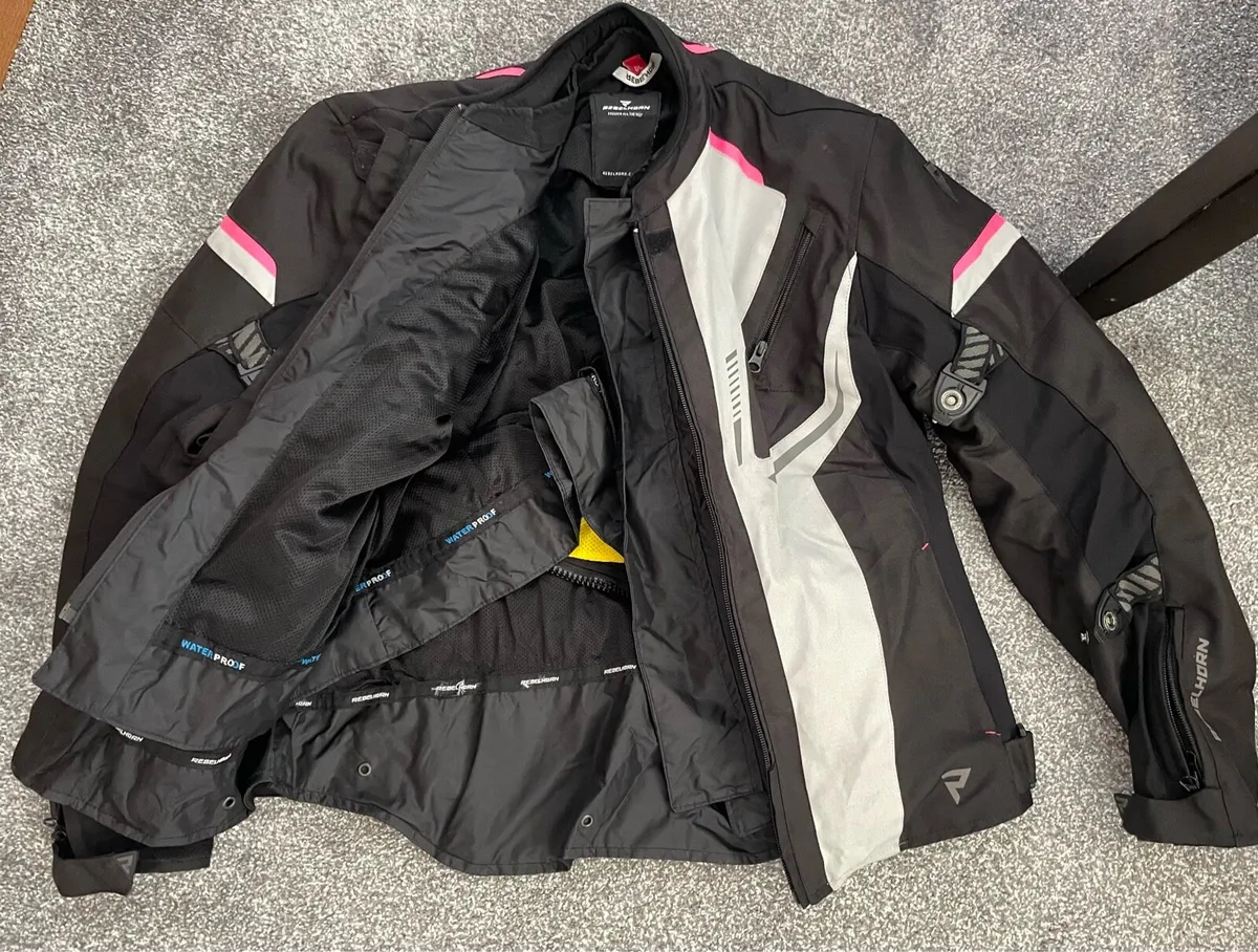 Full set of women’s Motorbike clothes - Image 2
