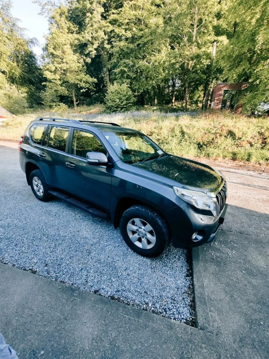 Toyota Landcruiser crew cab - Image 1