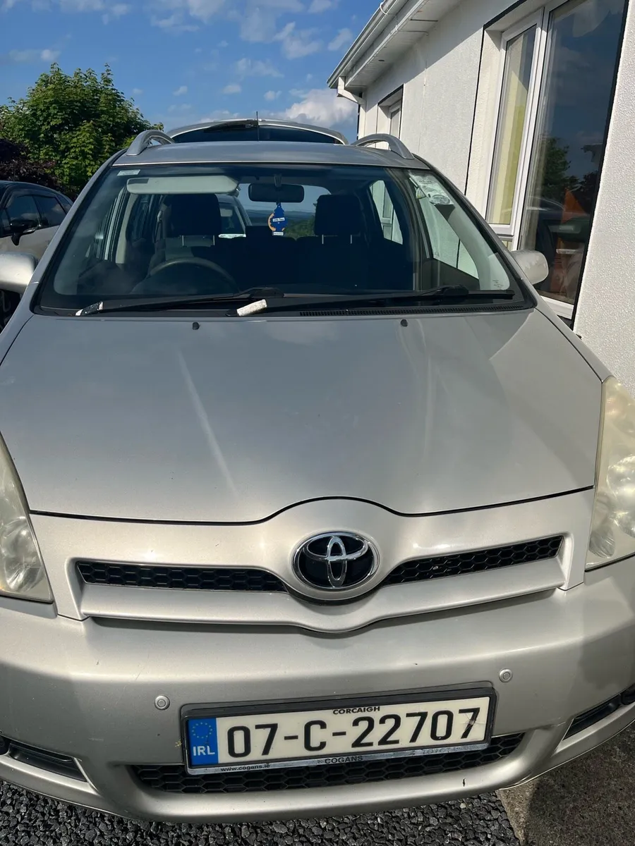 Toyota Corolla Verso Automatic - Image 2