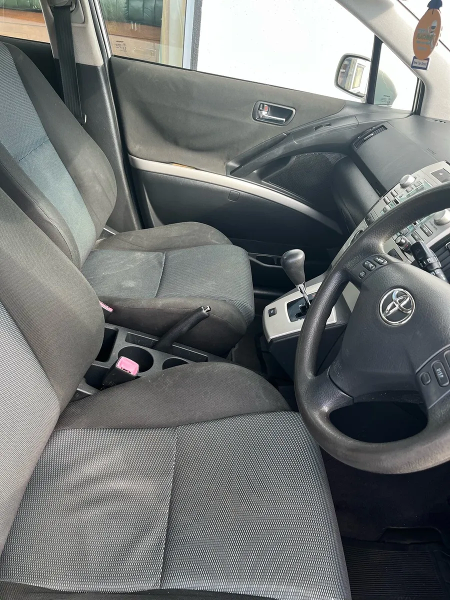 Toyota Corolla Verso Automatic - Image 3
