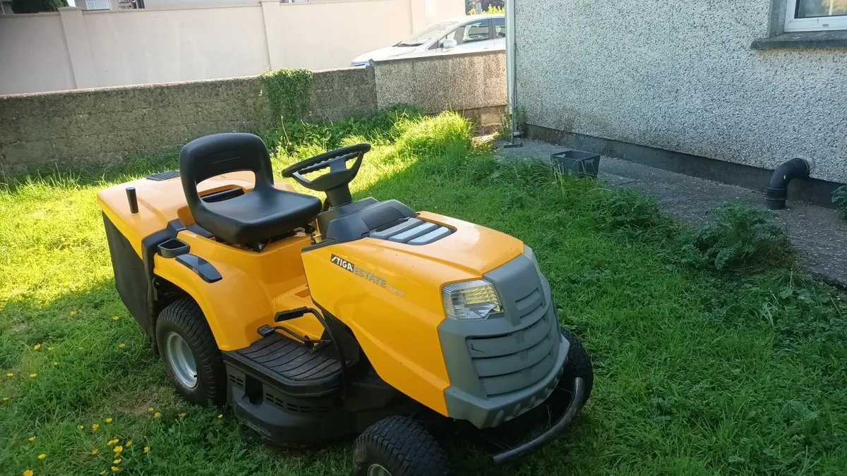 Stiga ride on lawnmower - Image 1